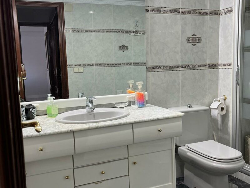 Piso 3 dormitorios, cocina, salón y cuarto de baño