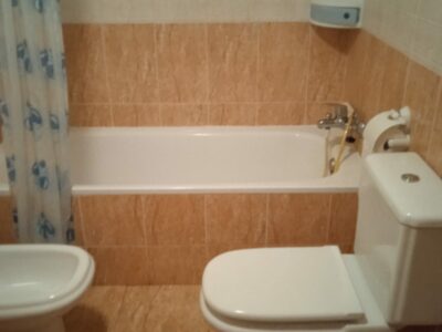 Apartamento de dos habitaciones con plaza de garaje