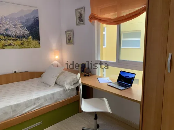 ¿Eres docente y buscas un piso tranquilo, bien ubicado y listo para entrar a vivir durante el curso escolar? Este piso en Roquetas es perfecto para ti.