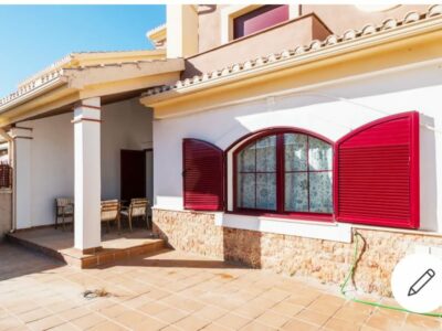Amplio chalet pareado