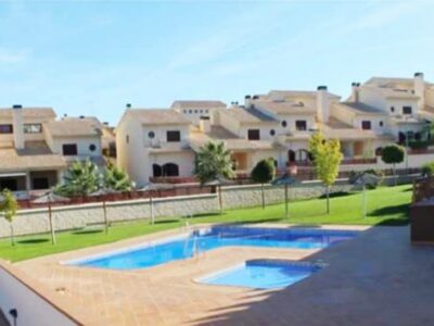 Amplio chalet pareado