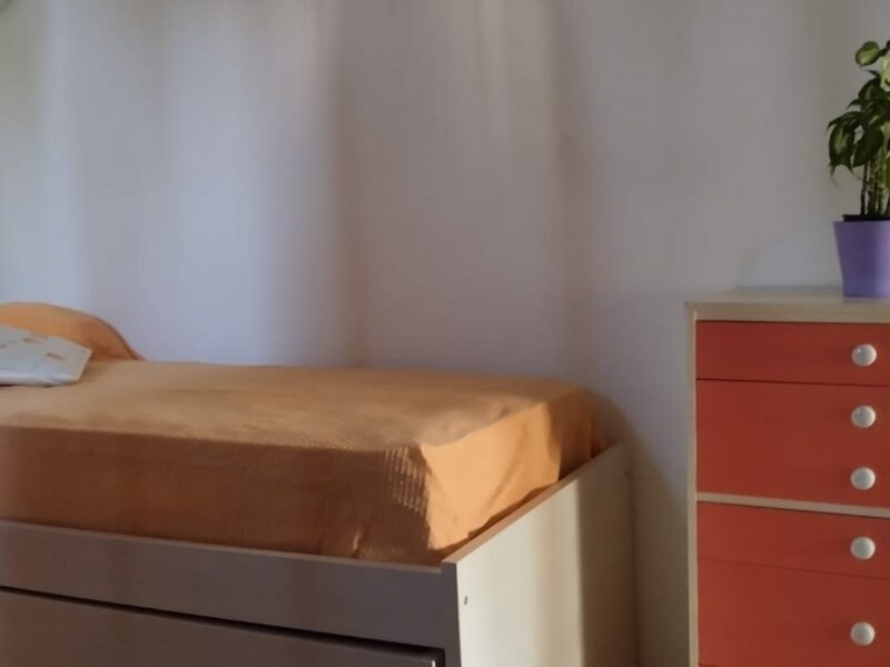 Habitación para chica, en Ondara, Alicante.