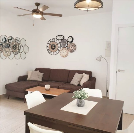 Precioso y funcional apartamento en Los Boliches con excelente ubicación a tan sólo 300 metros de la playa y todos los servicios esenciales cerca.