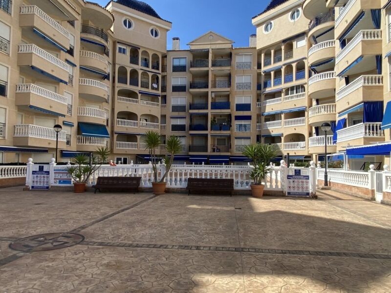Apto en Santa Pola, Alicante.