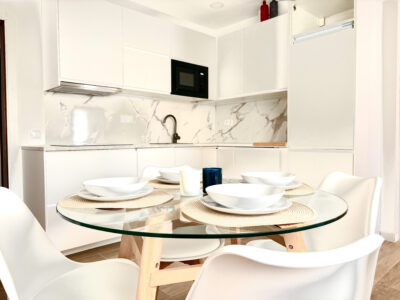 Apartamento A ESTRENAR situado a solo 200 metros de la playa, muy luminoso y ubicado en la ciudad de Cádiz.