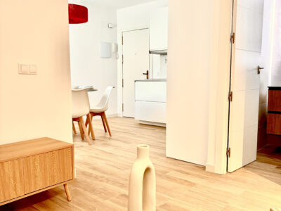 Apartamento A ESTRENAR situado a solo 200 metros de la playa, muy luminoso y ubicado en la ciudad de Cádiz.