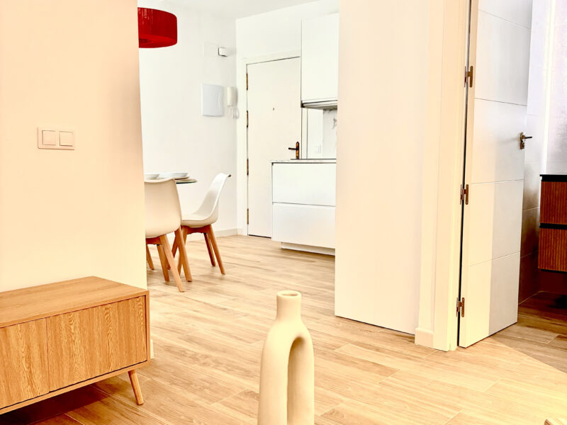 Apartamento A ESTRENAR situado a solo 200 metros de la playa, muy luminoso y ubicado en la ciudad de Cádiz.