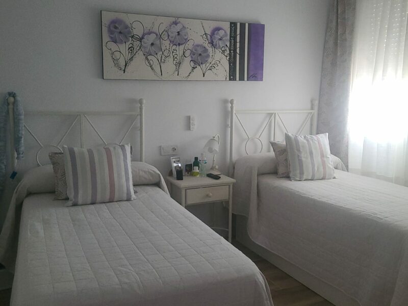 SE ALQUILA APARTAMENTO , EN COSTABALLENA (ROTA)