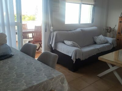 SE ALQUILA APARTAMENTO , EN COSTABALLENA (ROTA)