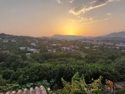 SE ALQUILA APARTAMENTO CON MUY BUENA ILUMINACION EN COIN