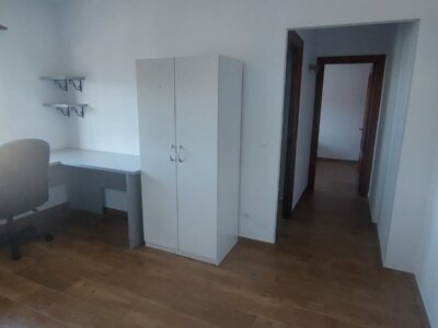 SE ALQUILA APARTAMENTO CON MUY BUENA ILUMINACION EN COIN