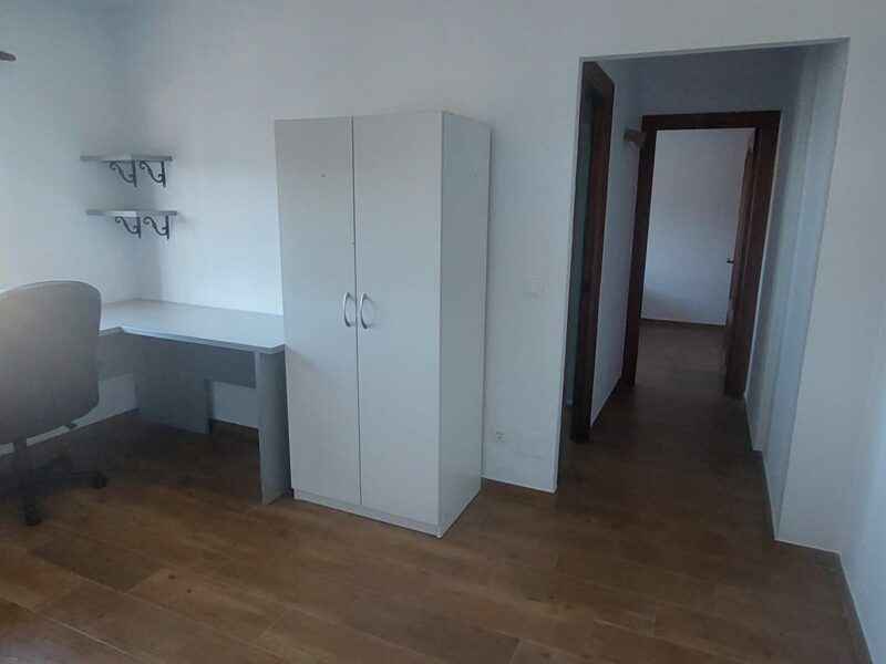 SE ALQUILA APARTAMENTO CON MUY BUENA ILUMINACION EN COIN