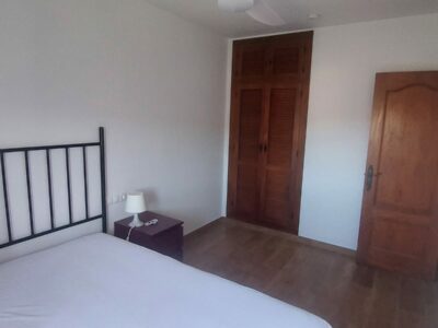 SE ALQUILA APARTAMENTO CON MUY BUENA ILUMINACION EN COIN