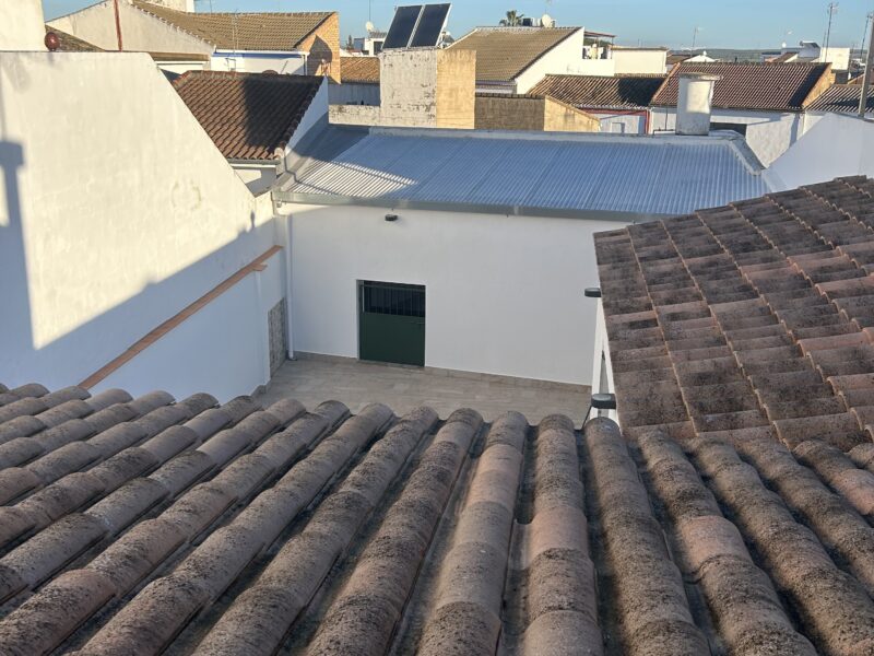 Casa de pueblo recién reformada en el centro de Pilas