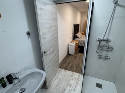 Precio casita a estreno recién echa de cero calefacción agua caliente aire acondicionado cocina equipada dos habitaciones 2 baños lavadora y secadora muy equipada y moderna