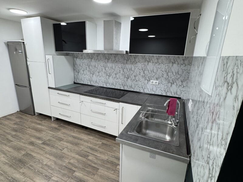 Precio casita a estreno recién echa de cero calefacción agua caliente aire acondicionado cocina equipada dos habitaciones 2 baños lavadora y secadora muy equipada y moderna
