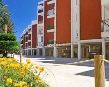 Bonito apartamento de 2/3 habitaciones en primera línea de playa (Arenal). Solicitar video por privado para verlo mejor.