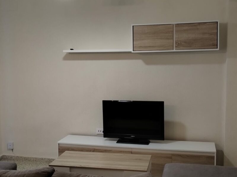 Bonito apartamento de 2/3 habitaciones en primera línea de playa (Arenal). Solicitar video por privado para verlo mejor.