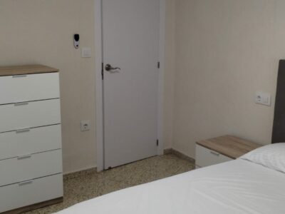 Bonito apartamento de 2/3 habitaciones en primera línea de playa (Arenal). Solicitar video por privado para verlo mejor.