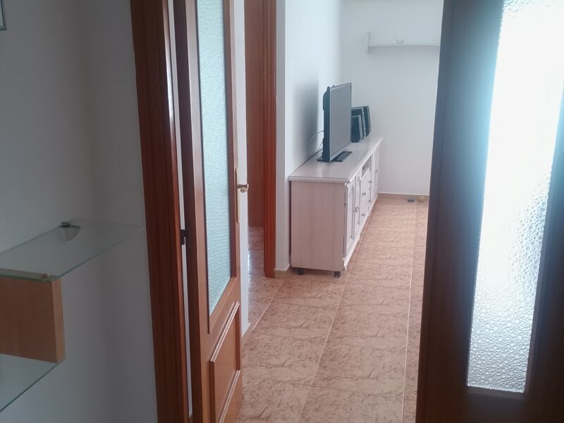 Apartamento con parking y piscina