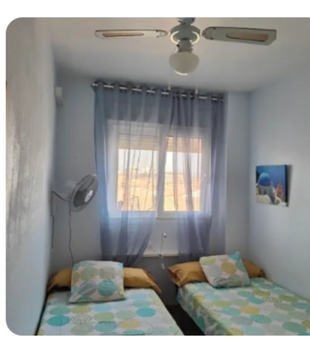 Alquilo apartamento de dos dormitorios en el Puerto de Mazarrón. Urbanización con piscina, plaza de garaje, enfrente de la playa