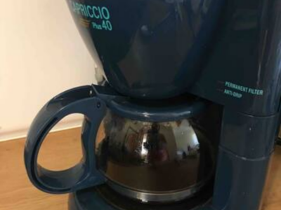 Apartamento sin lavadora, sin internet, nevera pequeña.