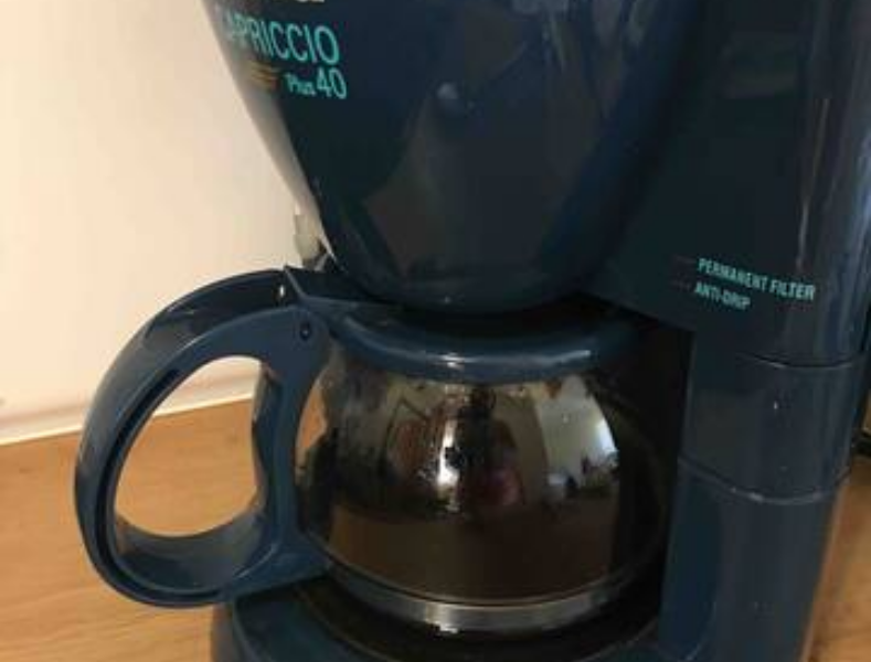 Apartamento sin lavadora, sin internet, nevera pequeña.