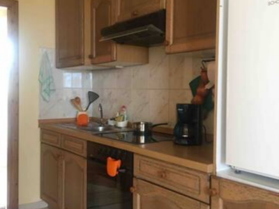 Apartamento sin lavadora, sin internet, nevera pequeña.