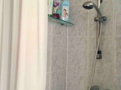 Apartamento sin lavadora, sin internet, nevera pequeña.