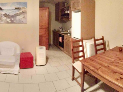 Apartamento sin lavadora, sin internet, nevera pequeña.