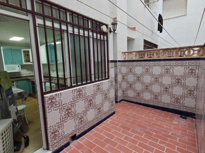 Piso de 3 dormitorios amueblado.