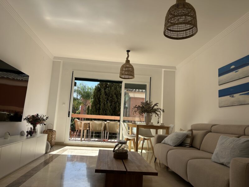 Piso 2 habitaciones. 2 baños. Salon. Cocina independiente.