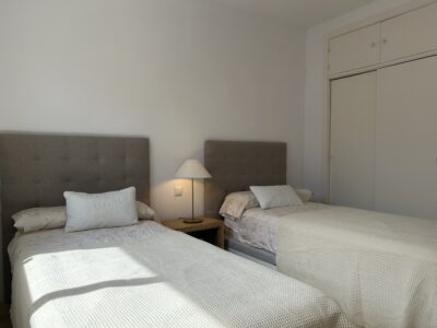 Piso 2 habitaciones. 2 baños. Salon. Cocina independiente.