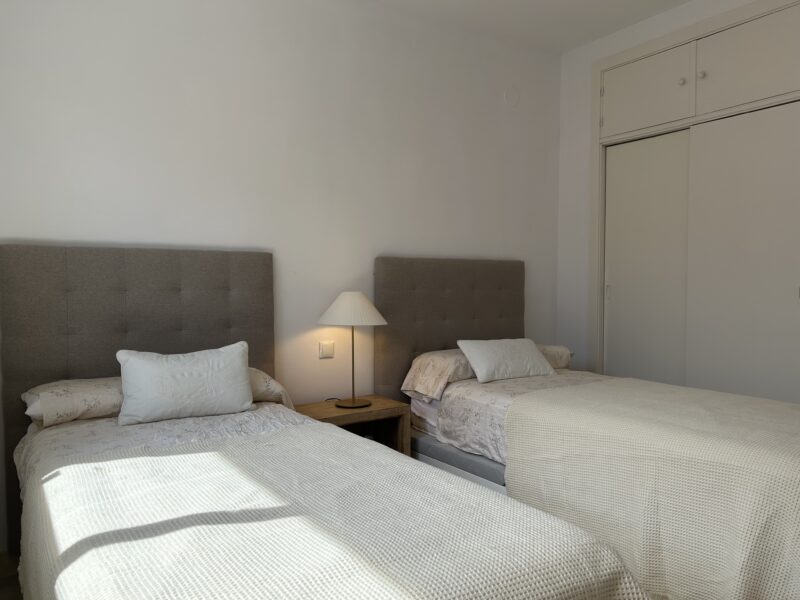 Piso 2 habitaciones. 2 baños. Salon. Cocina independiente.