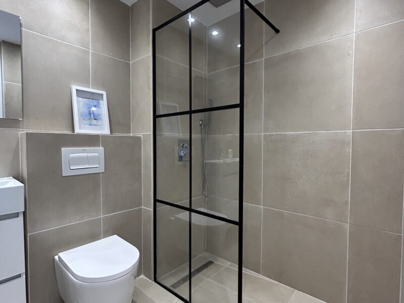 Piso 2 habitaciones. 2 baños. Salon. Cocina independiente.