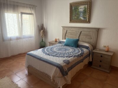 Se alquila casa en Carbonerss para docentes en pleno centro junto al colegio Federico García Lorca