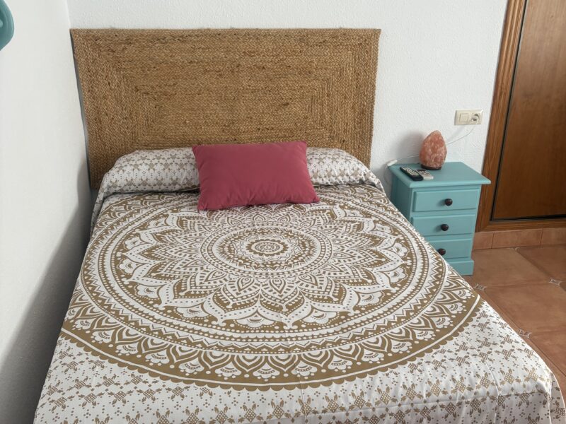 Se alquila casa en Carbonerss para docentes en pleno centro junto al colegio Federico García Lorca