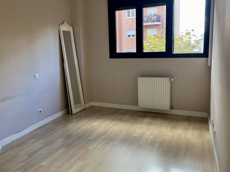 Piso de 80m. 2 habitaciones
