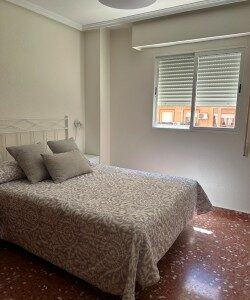 SE ALQUILAN 2 HABITACIONES
