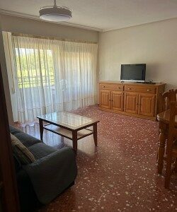 SE ALQUILAN 2 HABITACIONES