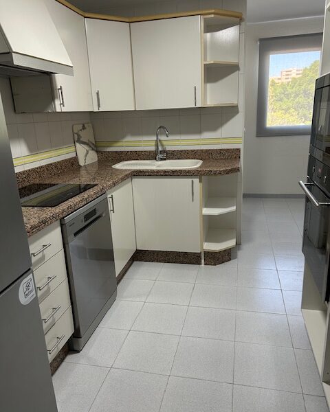 SE ALQUILAN 2 HABITACIONES